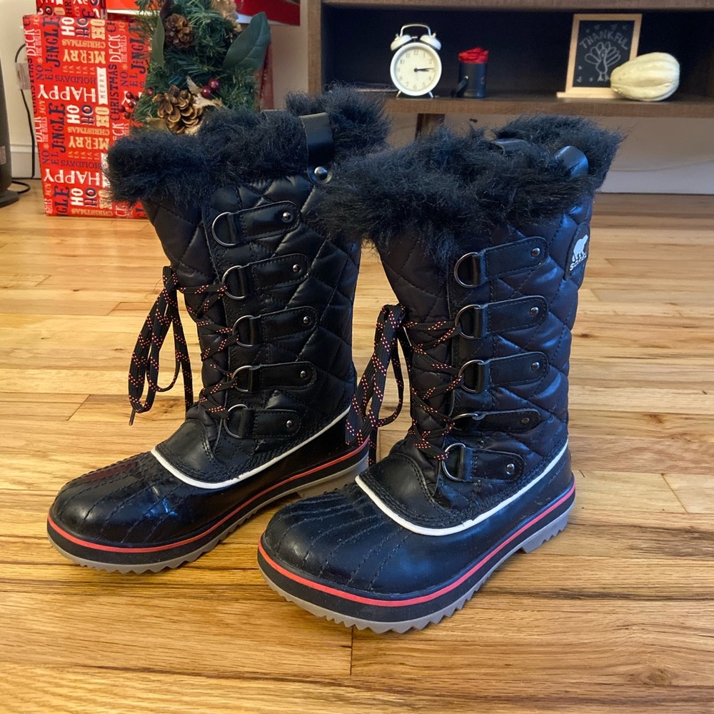 Sorel Tofino Boot with Magenta Detail
